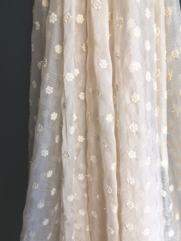 Dee 22 Broderie Voilage Tissus Pic1