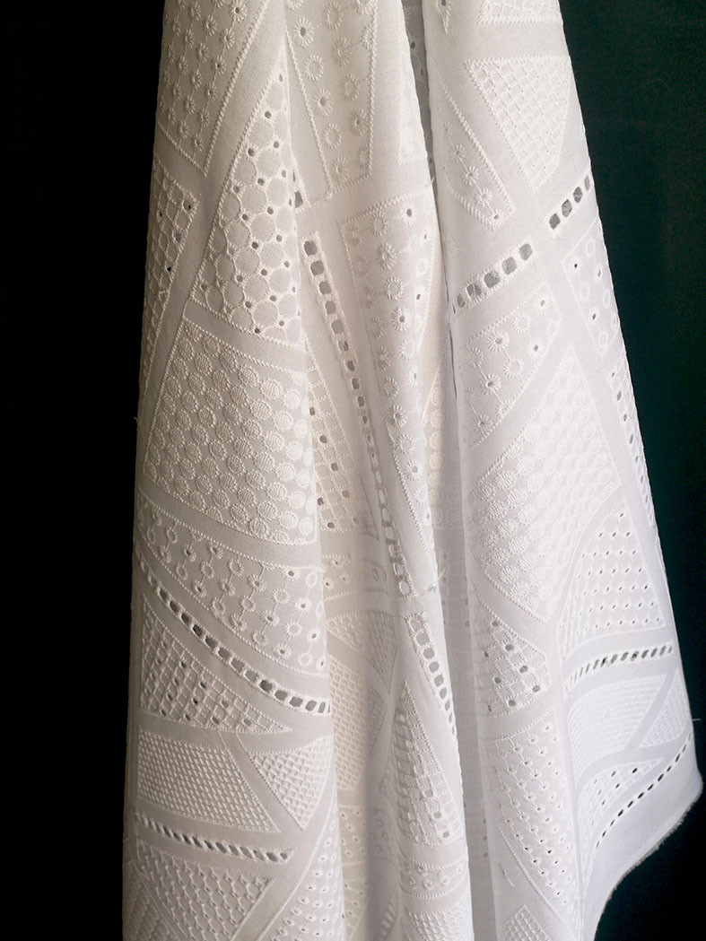 Tissu Brodé Femme - Rouge, Dentelle Coton, Motif Floral - Taille M - Neuf Sans étiquettes