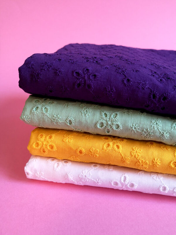 Roseline 22 Tissu Broderie 1