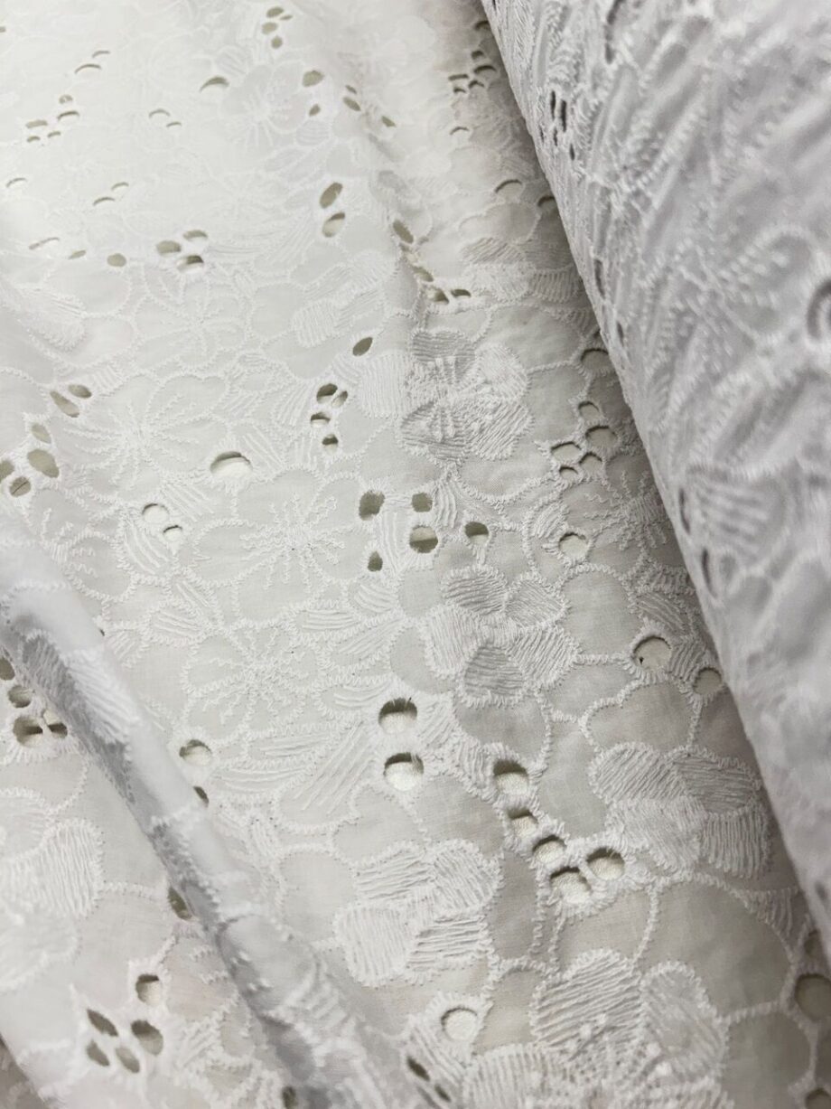 Tissu Broderie Anglaise Blanche Motif Floral Olivia2