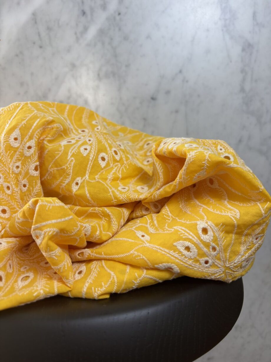 tissu broderie anglaise festonnée sun tissus au mètre nuances fabrics