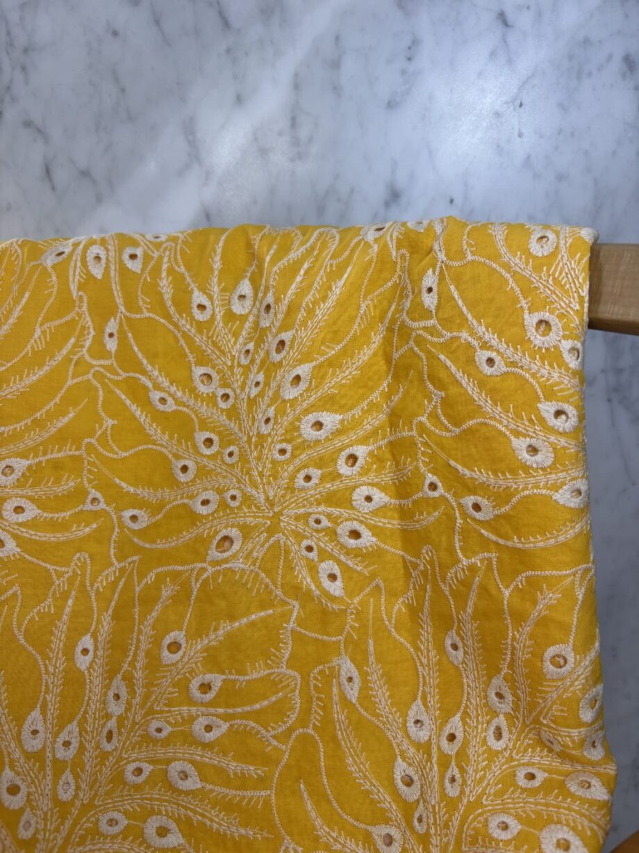 tissu broderie anglaise festonnée sun tissus au mètre nuances fabrics