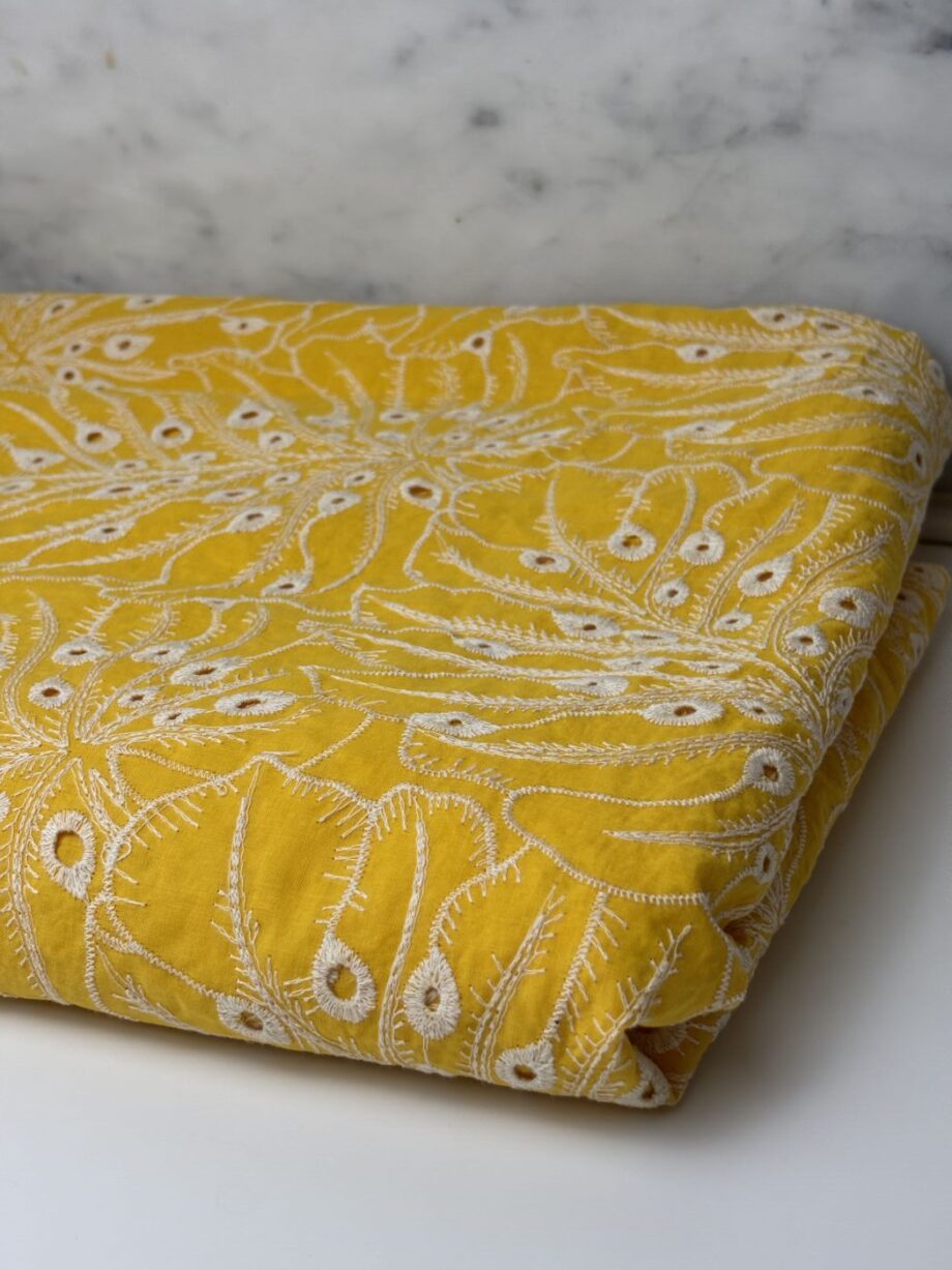 tissu broderie anglaise festonnée sun tissus au mètre nuances fabrics