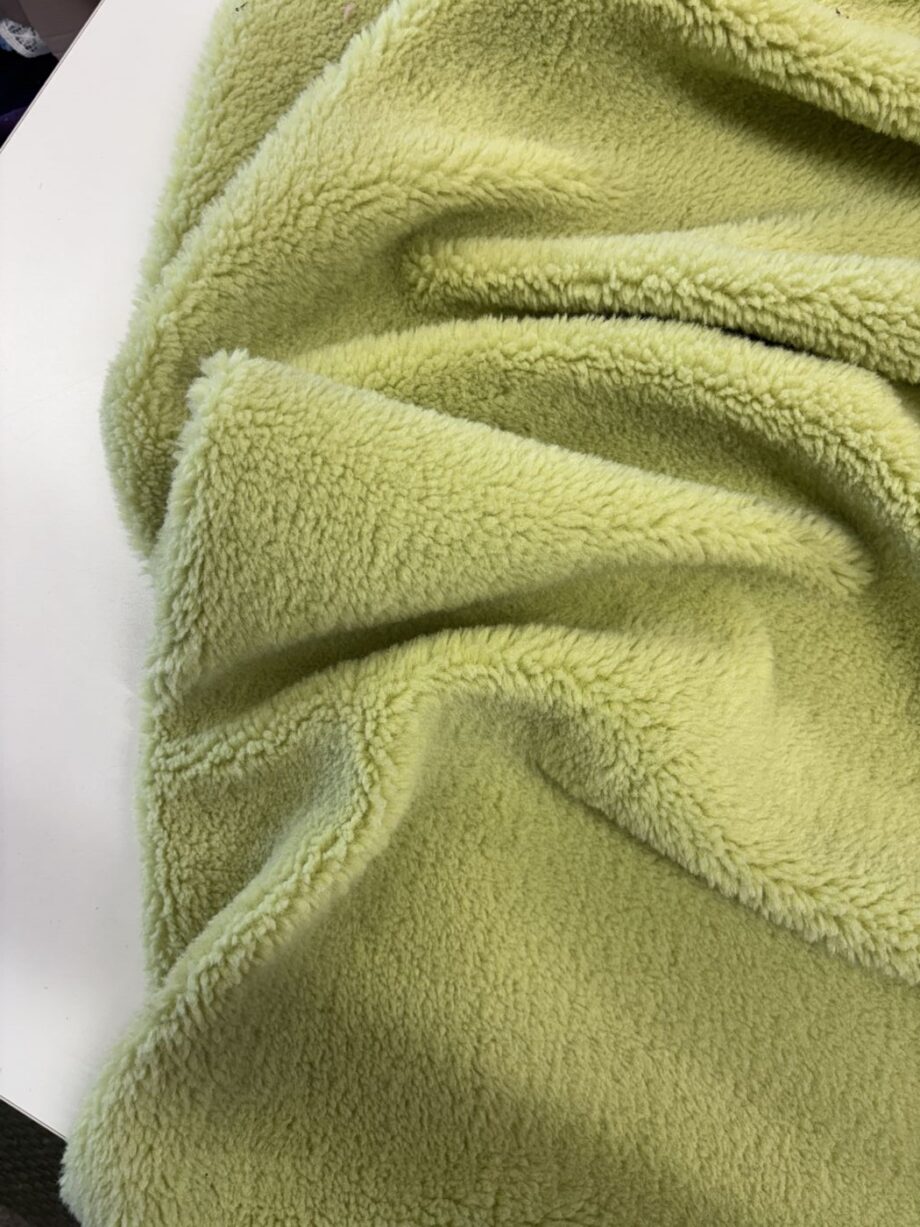 tissu sherpa effet mouton celine vert anis tissus au mètre nuances fabrics