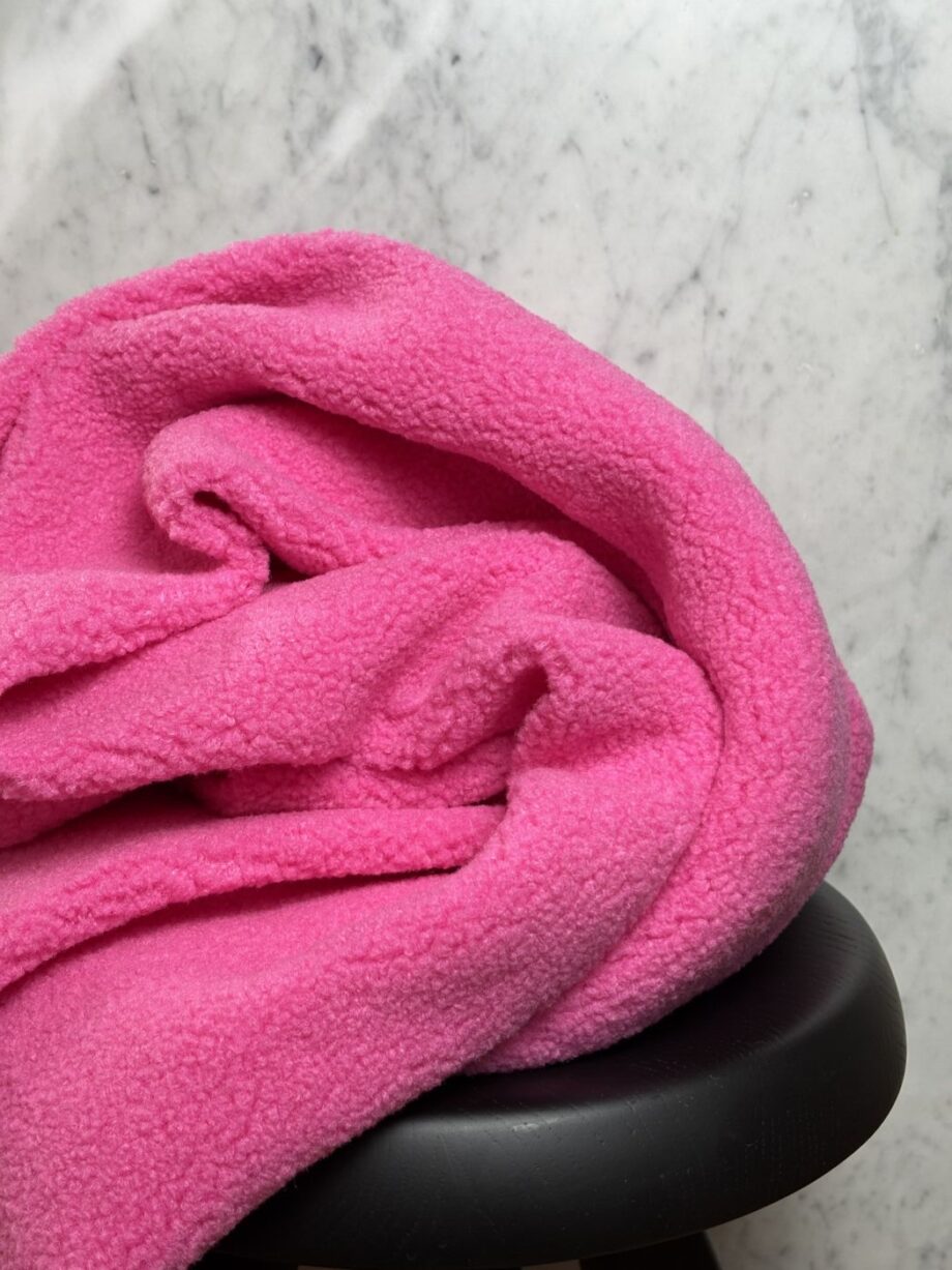tissu sherpa effet mouton céline fushia tissu au mètre nuances fabrics