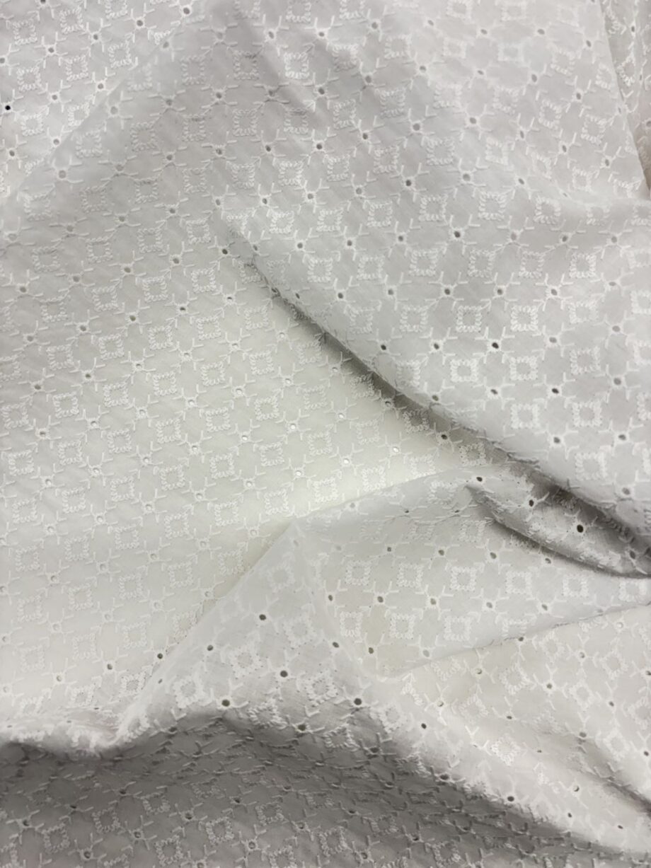 coupon broderie anglaise 100 % coton nuances fabrics