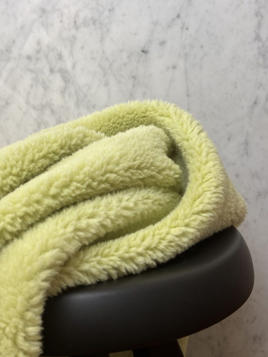 tissu sherpa effet mouton vert anis tissu au mètre nuances fabrics