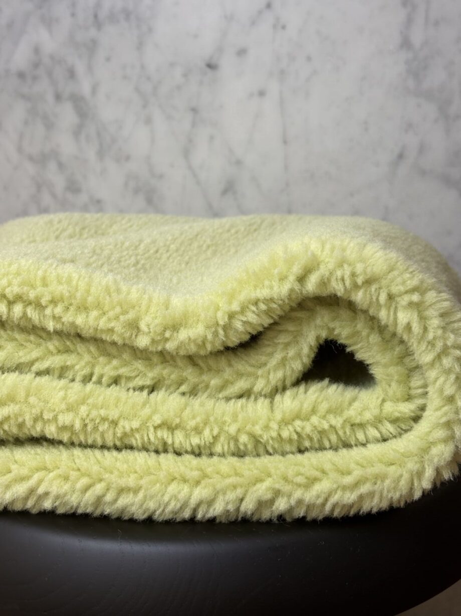 tissu sherpa effet mouton vert anis tissu au mètre nuances fabrics