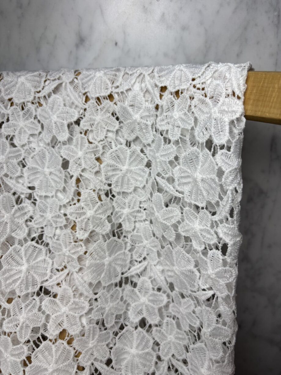 tissu dentelle guipure festonnée blanc lisa tissus au mètre nuances fabrics