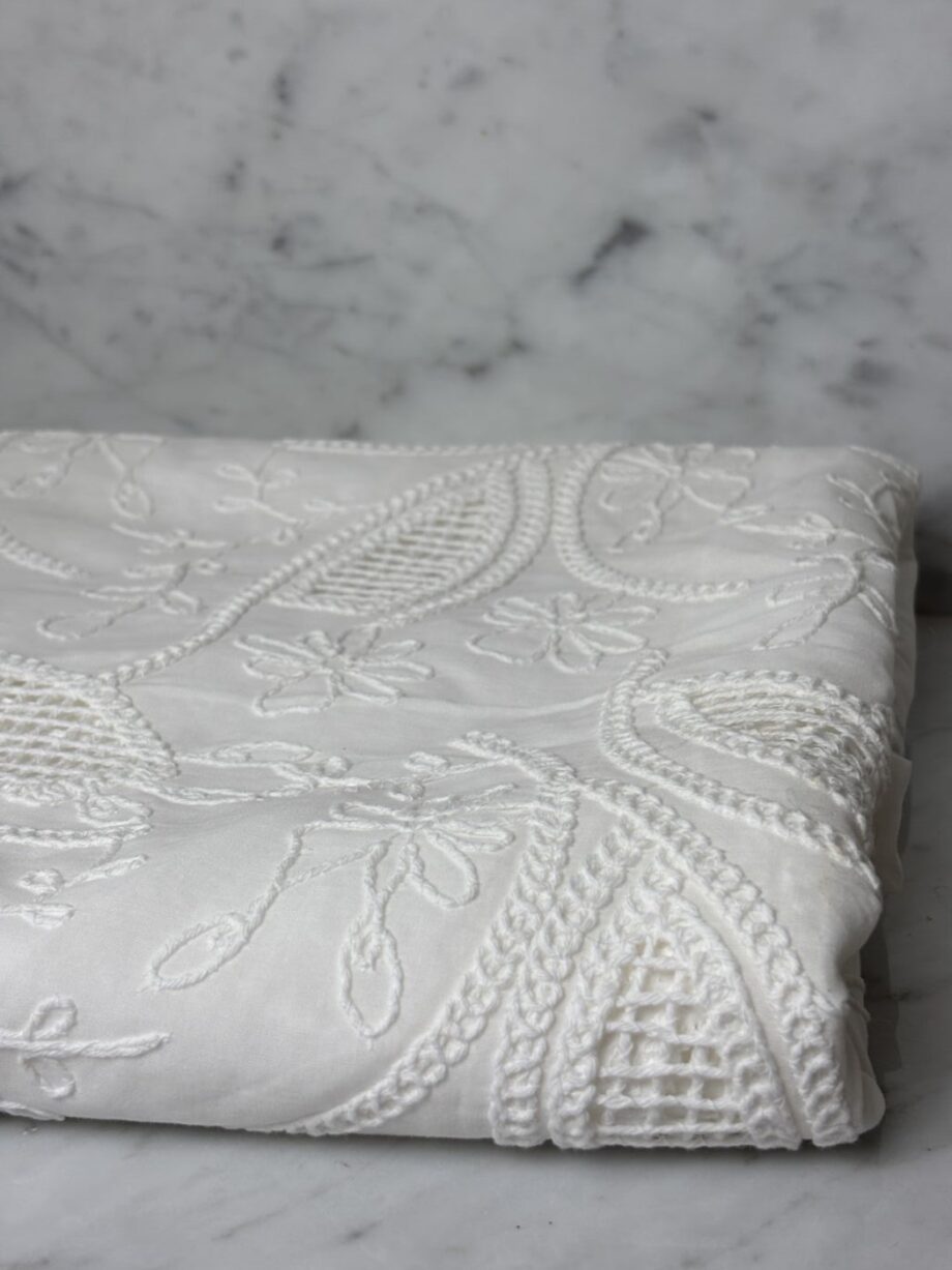 tissu broderie anglaise blanche motif floral ajouré elvira tissus au mètre nuances fabrics