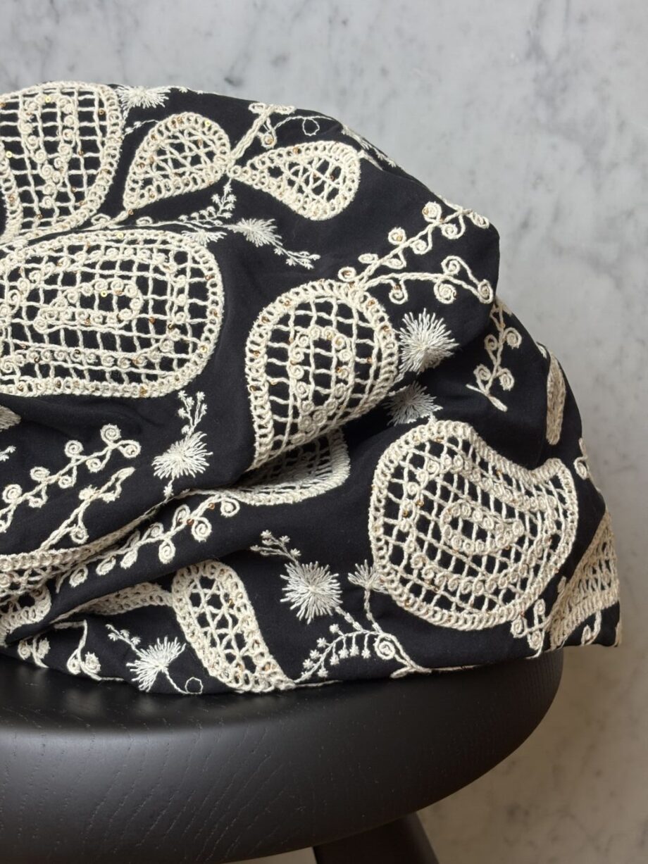 tissu broderie anglaise coton et guipure noir jess tissus au mètre nuances fabrics