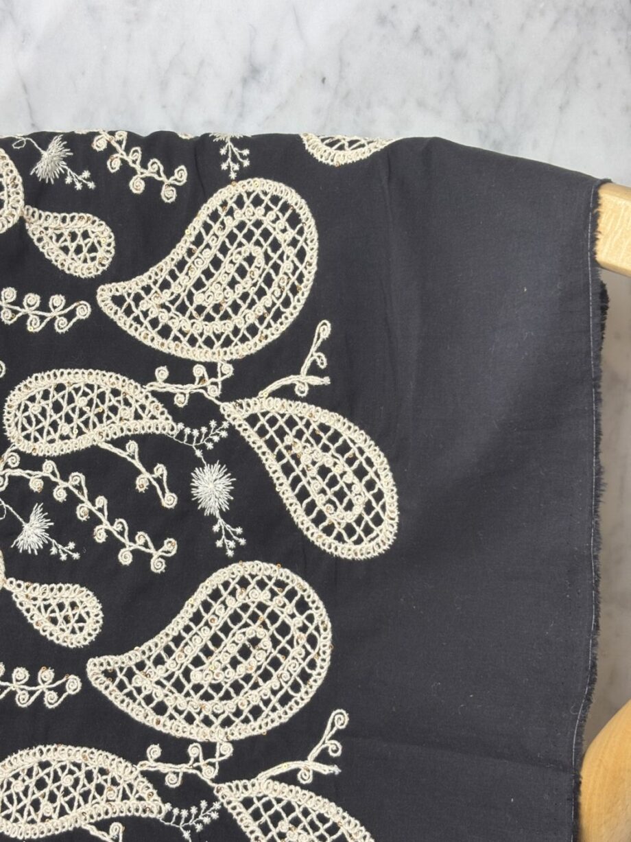 tissu broderie anglaise coton et guipure noir jess tissus au mètre nuances fabrics