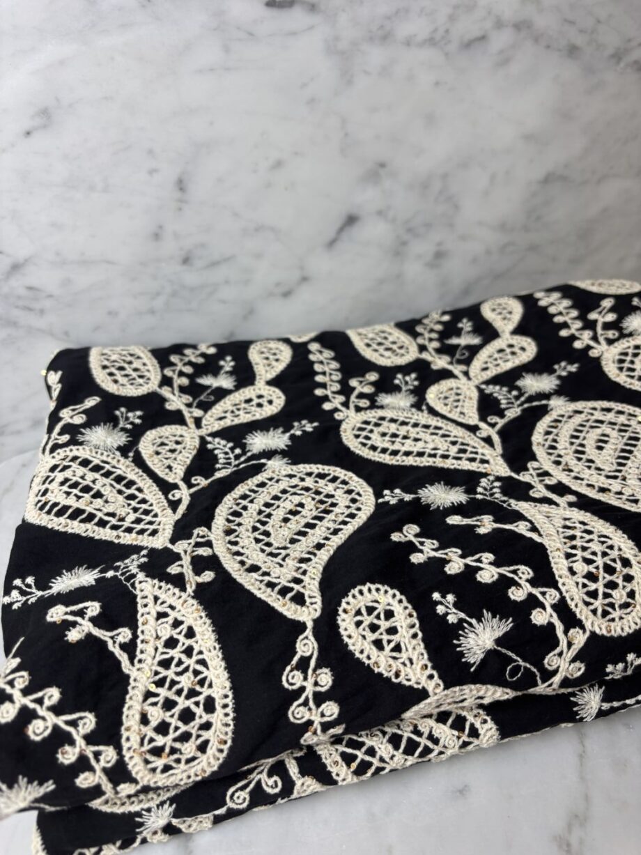 tissu broderie anglaise coton et guipure noir jess tissus au mètre nuances fabrics