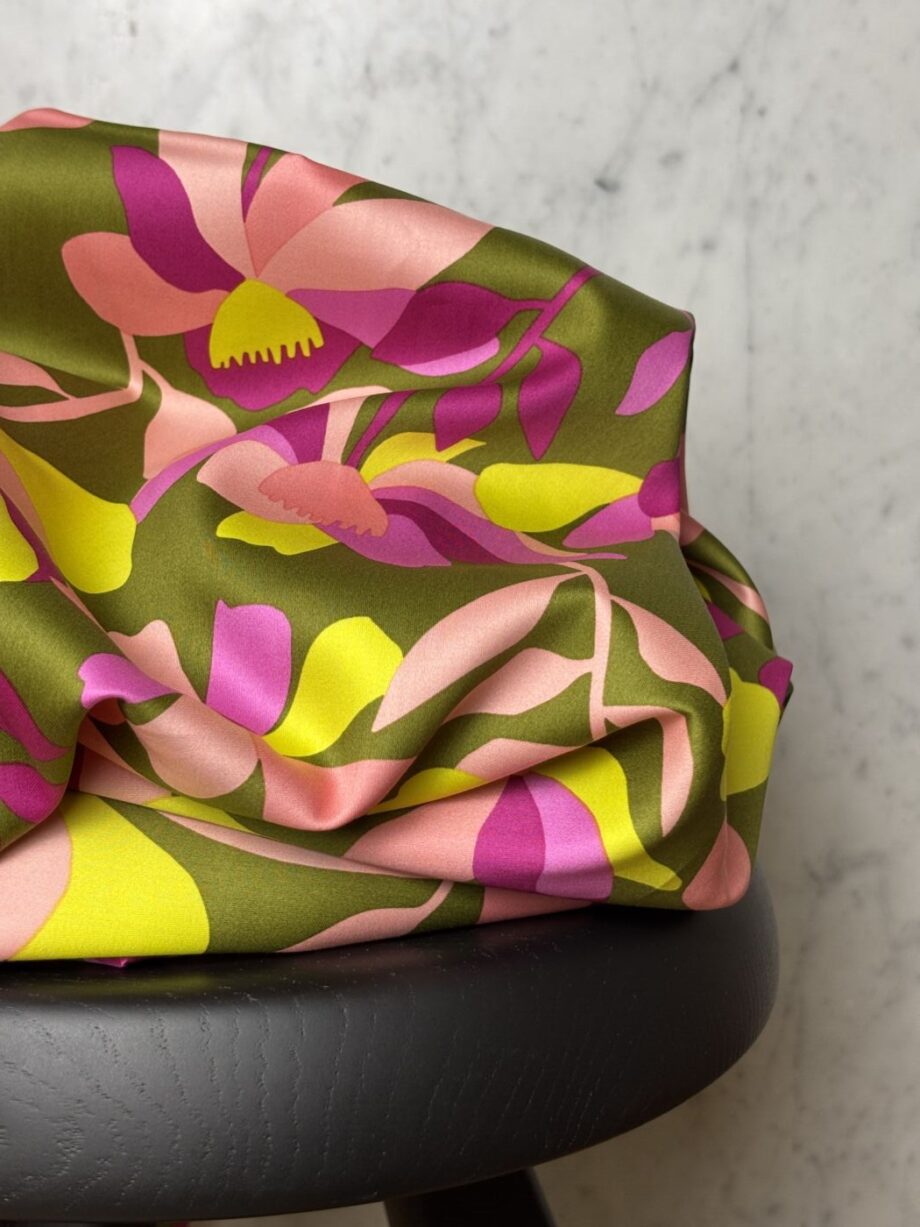 tissu imprimé satin de coton ava design nerida hensen tissus au mètre nuances fabrics