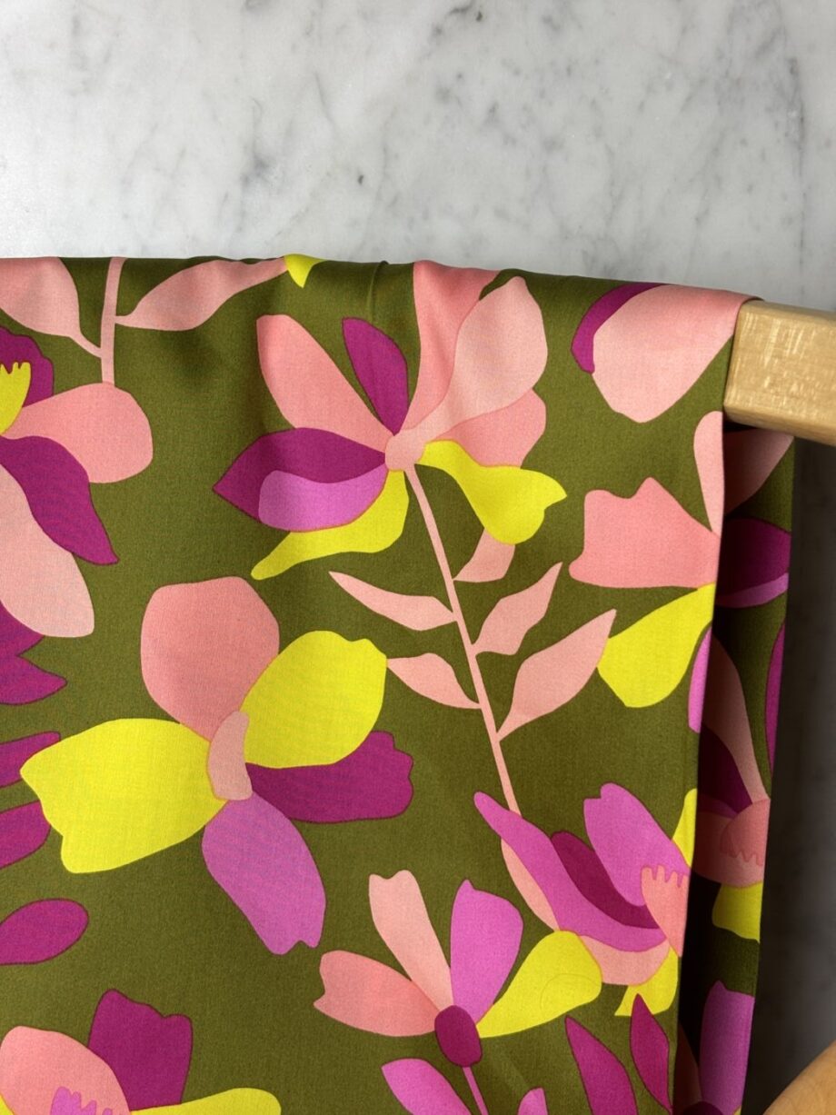 tissu imprimé satin de coton ava design nerida hensen tissus au mètre nuances fabrics