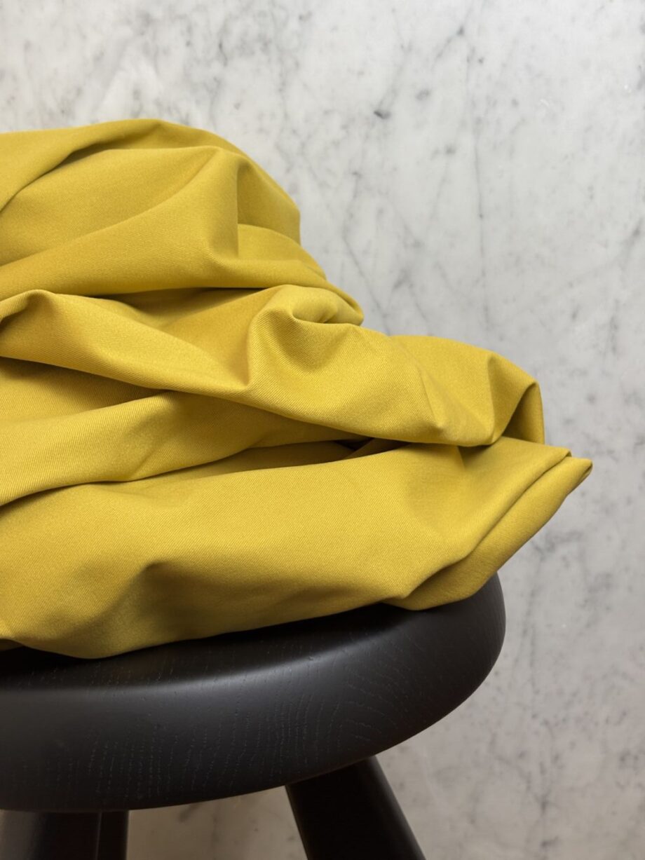 tissu gabardine de coton et stretch uni ocre selina tissus au mètre nuances fabrics