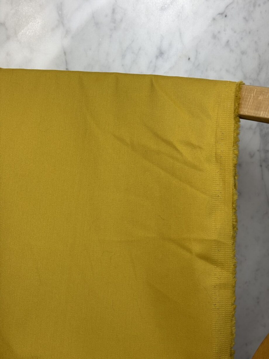 tissu gabardine de coton et stretch uni ocre selina tissus au mètre nuances fabrics