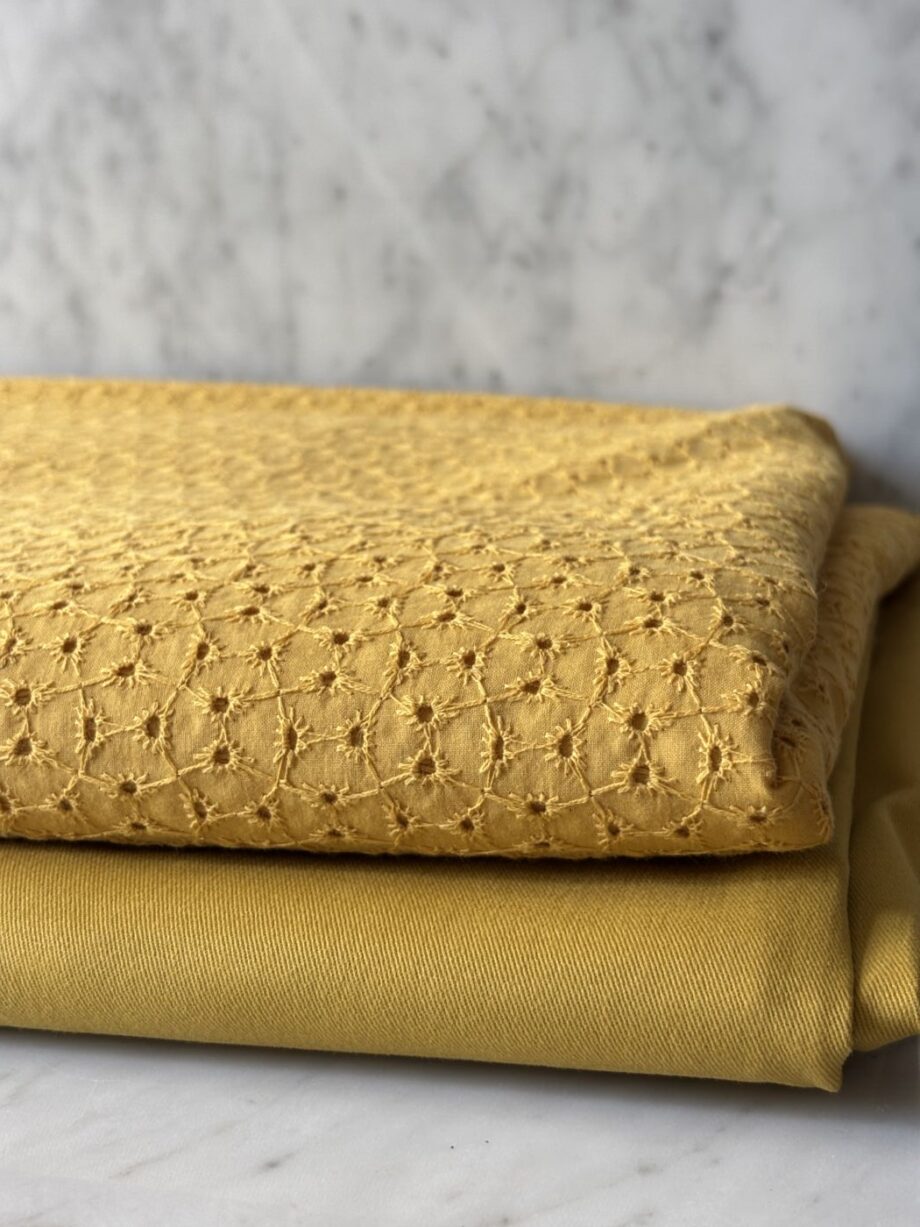 tissu gabardine de coton et stretch uni ocre selina tissus au mètre nuances fabrics