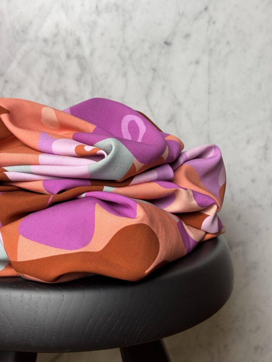 tissu imprime viscose lenzing ecovero design nerida hansen coloris brown tissus au mètre nuances fabrics
