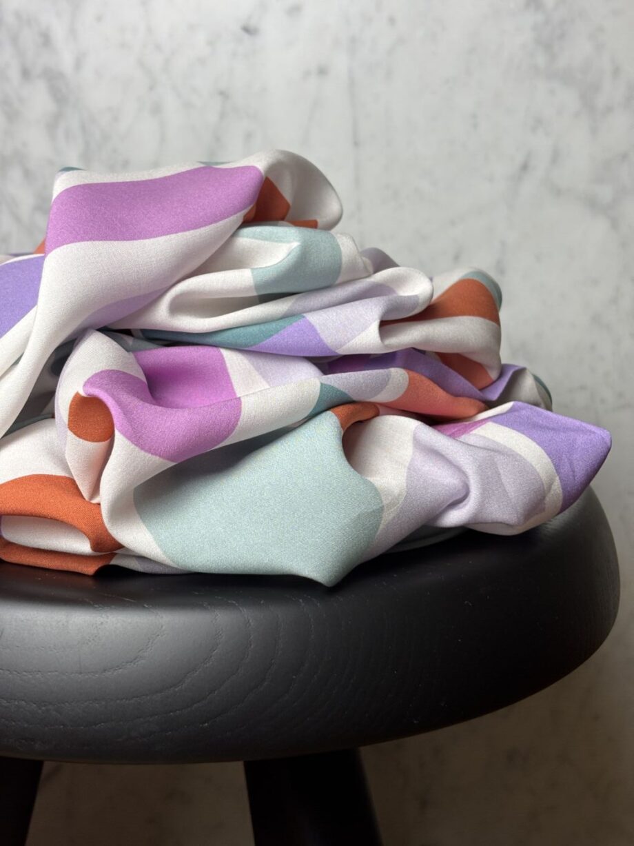tissu imprimé nerida hansen viscose lenzing ecovero off wihte turquoise tissus au mètre nuances fabrics