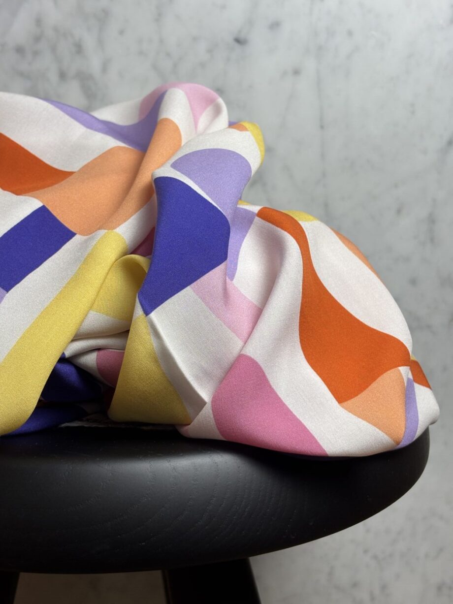 tissu imprimé nerida hansen viscose lenzing ecovero off white jaune tissus au mètre nuances fabrics