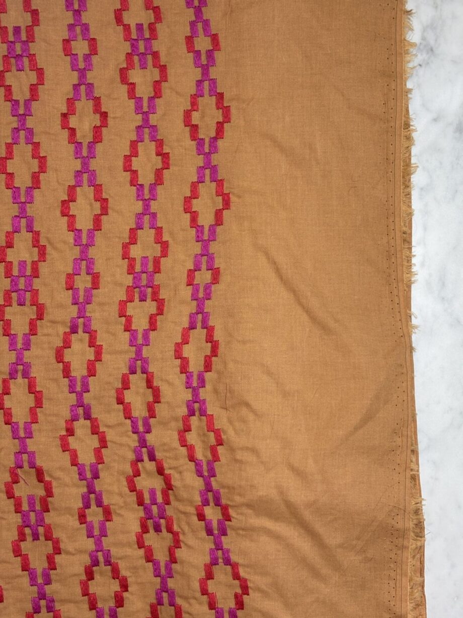 tissu coton brodé motif aztèque izel tissus au mètre nuances fabrics