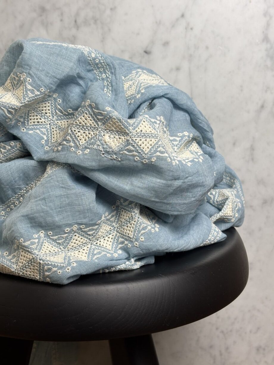 tissu broderie anglaise coton chambray bleu tissus au mètre nuances fabrics