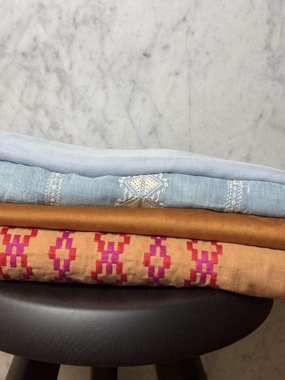tissu broderie anglaise coton chambray bleu tissus au mètre nuances fabrics