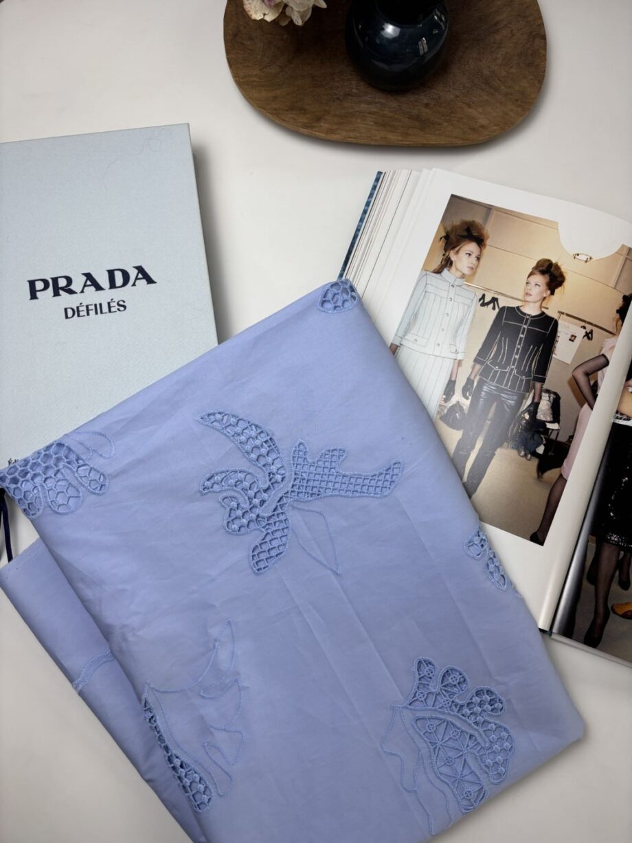 tissu broderie anglaise festonnée popeline de coton bleu ciel keira tissus au mètre nuances fabrics