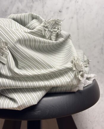 tissu rayé popeline de coton rayé avec fleurs découpées et recousues white and green valentina tissus au mètre nuances fabrics