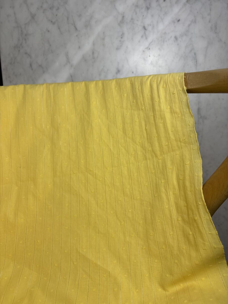 box coupon 2 mètres coton plumetis jaune tissus au mètre nuances fabrics
