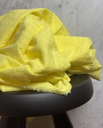 box coupon 2 mètres broderie anglaise jaune tissus au mètre nuances fabrics