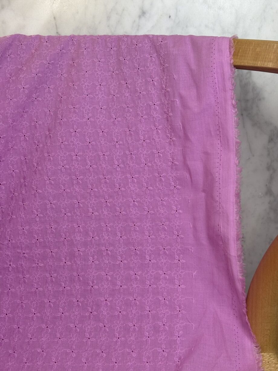 box coupon 2 mètres broderie anglaise mauve tissus au mètre nuances fabrics