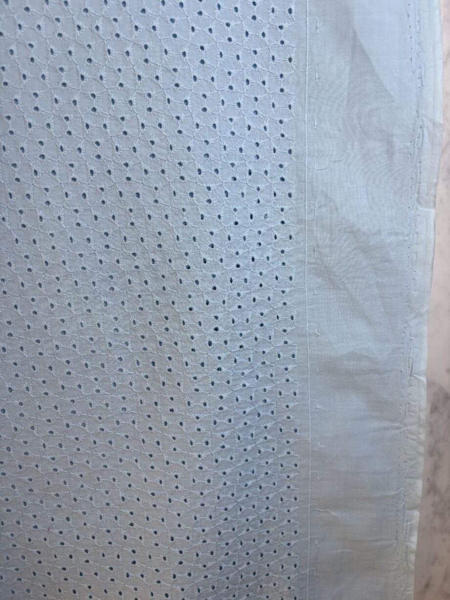 box coupon 2 mètres broderie anglaise ciel tissus au mètre nuances fabrics