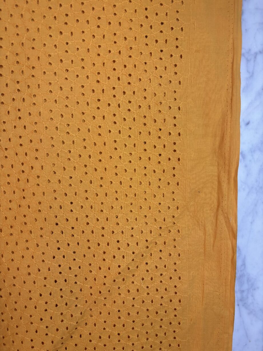 box coupon 2 mètres broderie anglaise ocre tissus au mètre nuances fabrics
