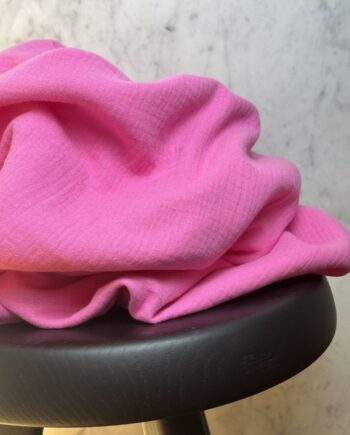 box coupon 2 mètres double gaze de coton fuchsia tissus au mètre nuances fabrics