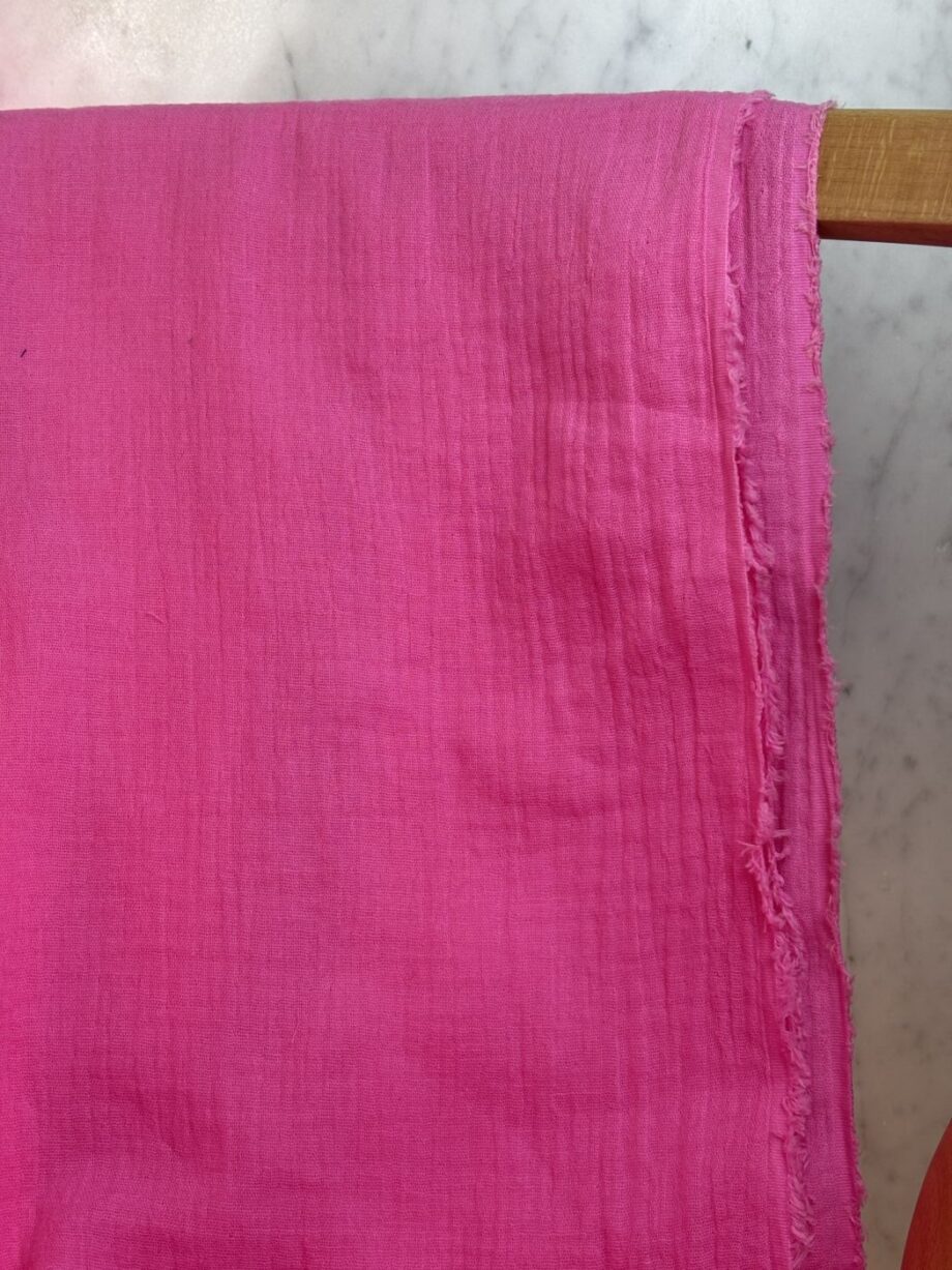 box coupon 2 mètres double gaze de coton fuchsia tissus au mètre nuances fabrics