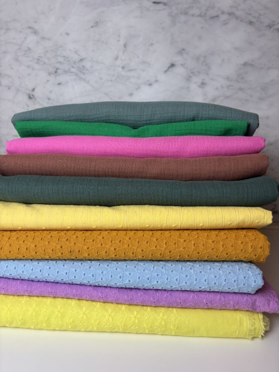 box coupon 2 mètres coton plumetis jaune tissus au mètre nuances fabrics