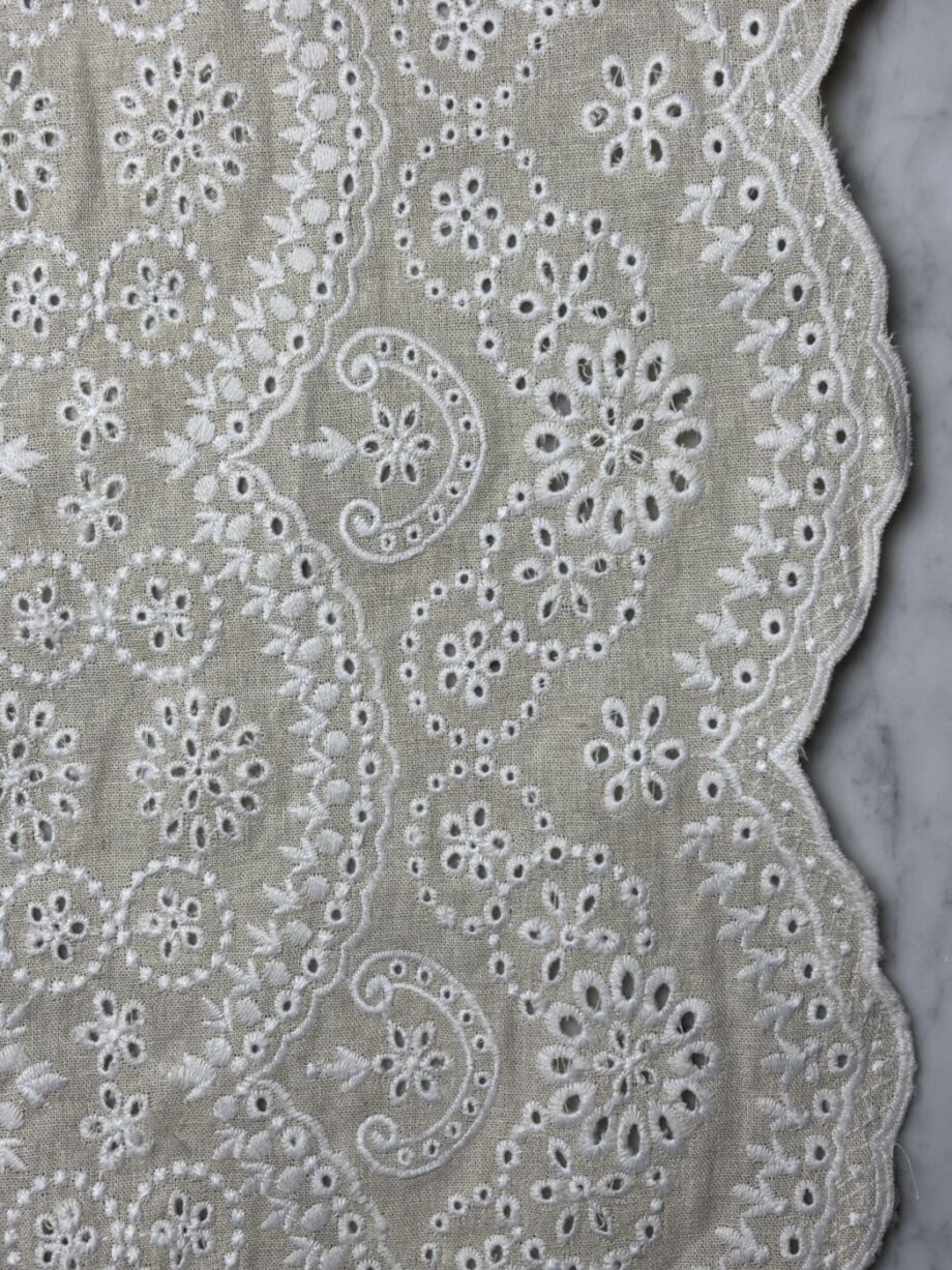 tissu broderie anglaise lin coton motif rosaces beige martha tissus au mètres nuances fabrics