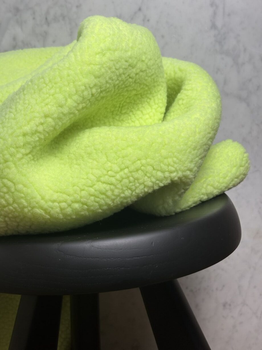 céline tissu sherpa effet mouton coloris pomme fluo tissus au mètre nuances fabrics