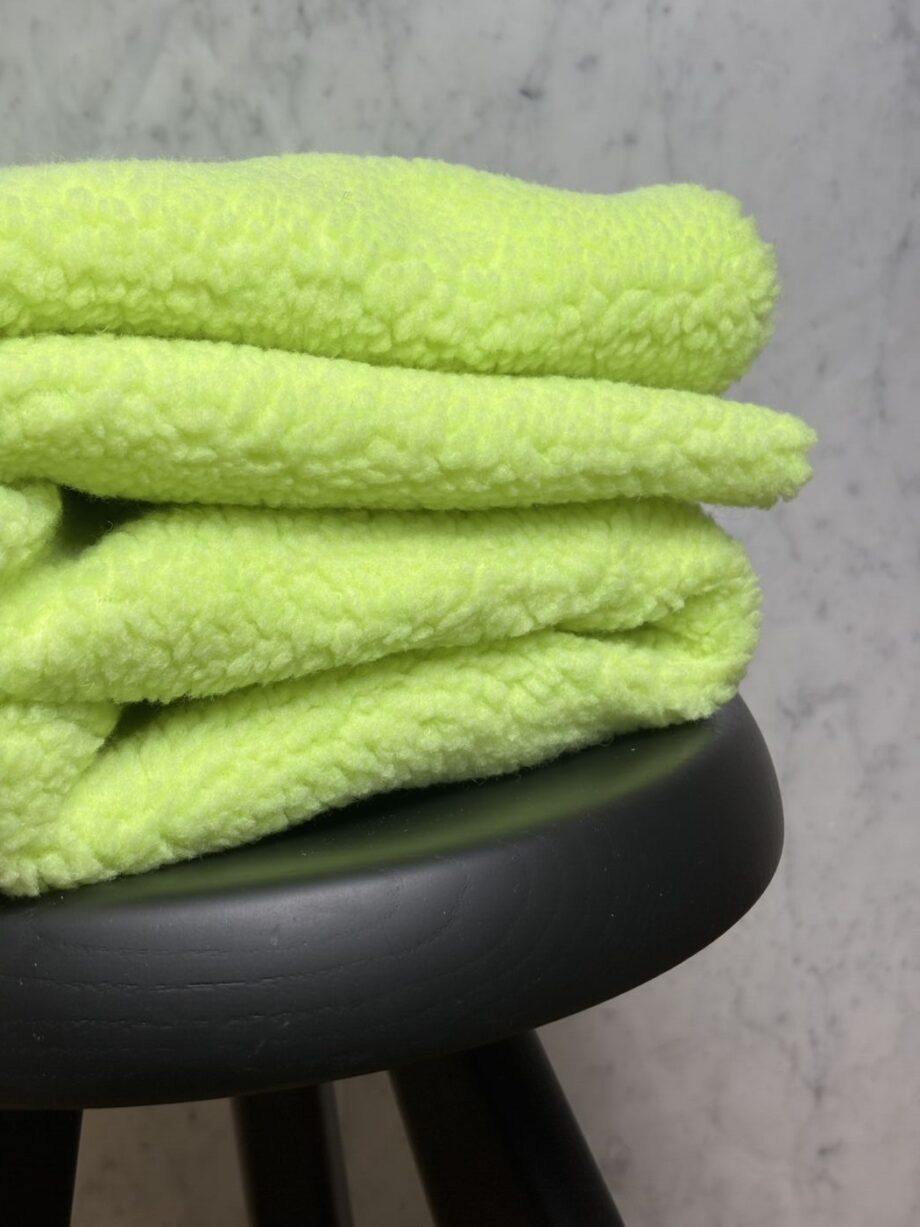 céline tissu sherpa effet mouton coloris pomme fluo tissus au mètre nuances fabrics