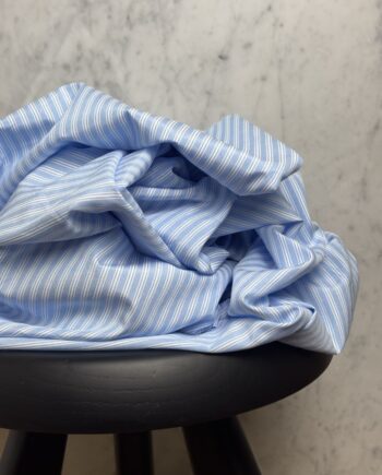 tissu popeline de coton bleu ciel et blanc martina tissus au mètre nuances fabrics