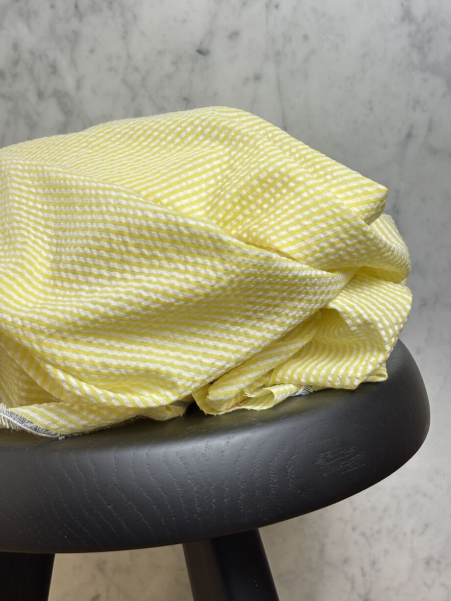 tissu coton seersucker à rayures jaune victorine tissus au mètre nuances fabrics