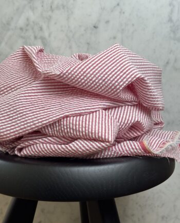 tissu coton seersucker à rayures framboise victorine tissus au mètre nuances fabrics