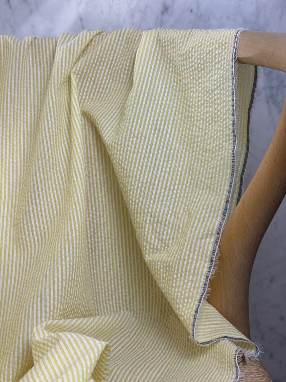 tissu coton seersucker à rayures jaune victorine tissus au mètre nuances fabrics