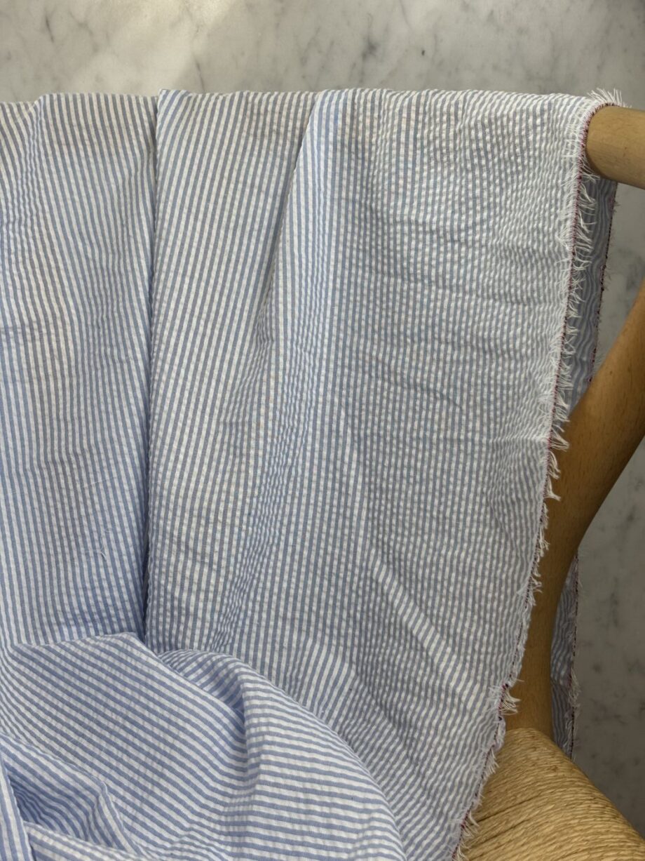 tissu coton seersucker à rayures bleu ciel victorine tissus au mètre nuances fabrics