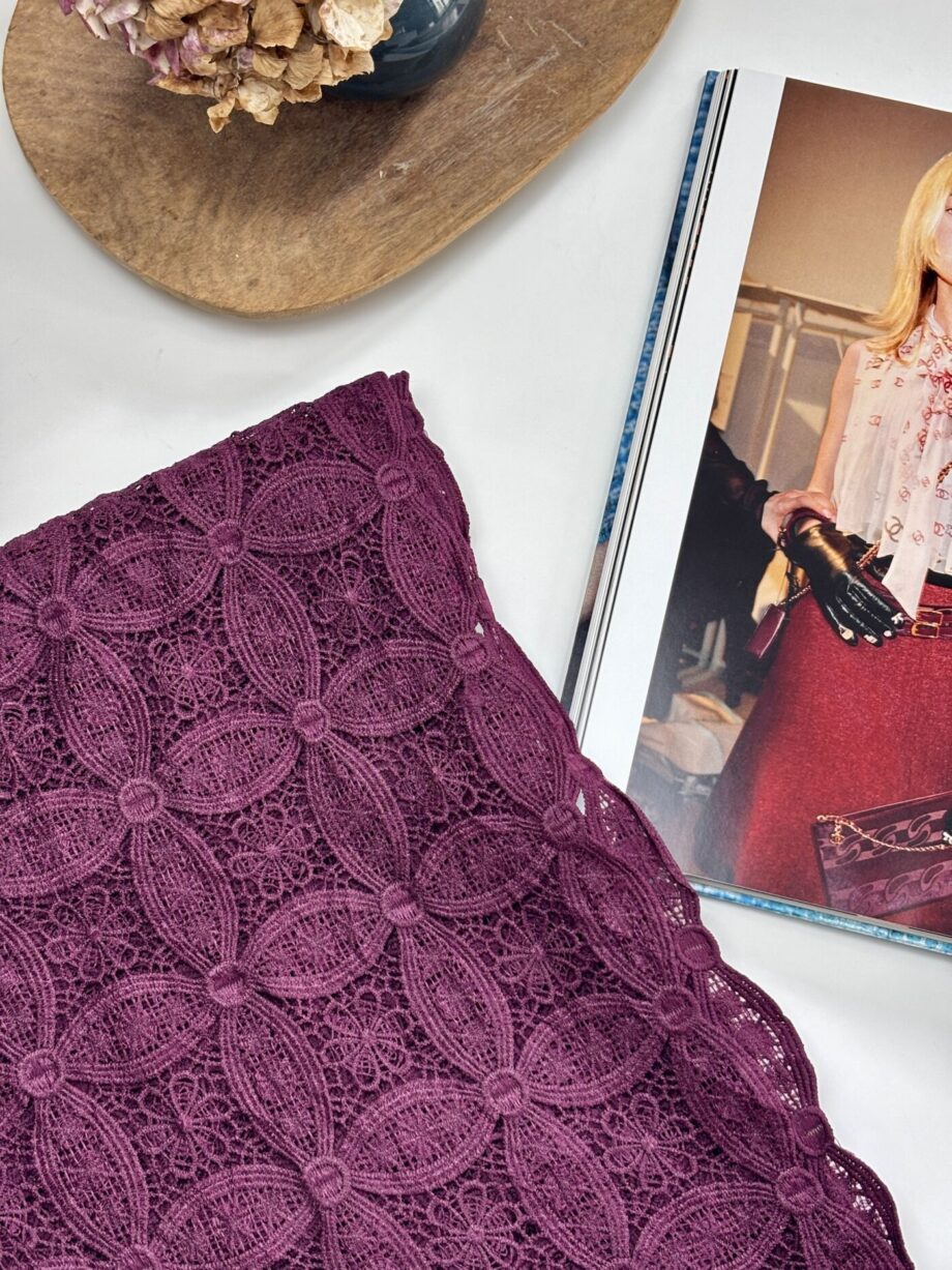 tissu dentelle guipure festonné aubergine linda tissus au mètre nuances fabrics