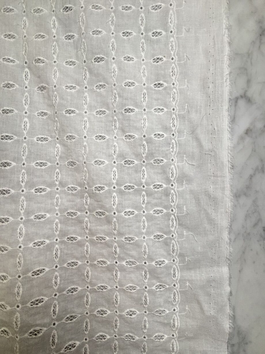 box coupon 3 mètres broderie anglaise white mayfair tissus au mètre nuances fabrics