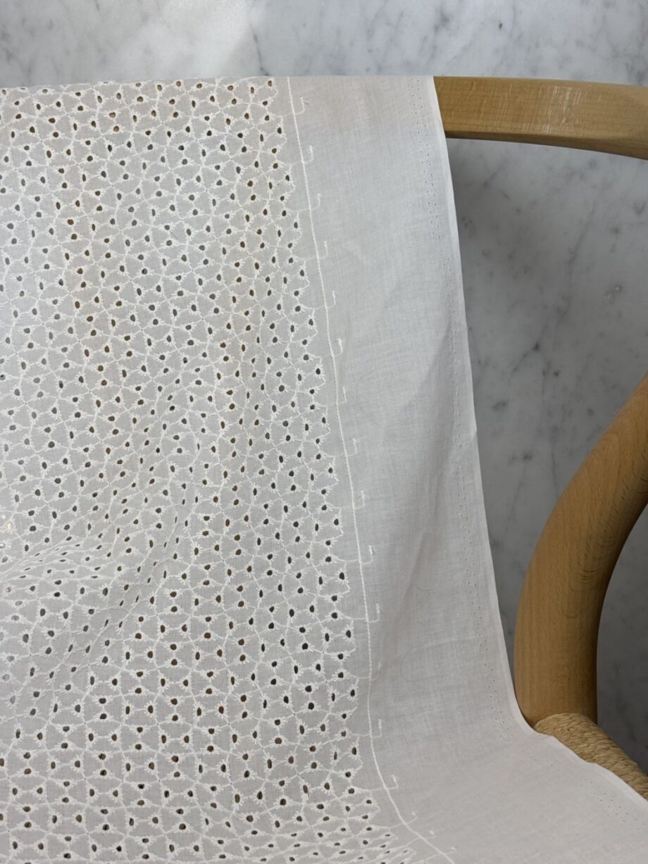 box coupon 3 mètres broderies anglaise white chelsea tissus au mètre nuances fabrics