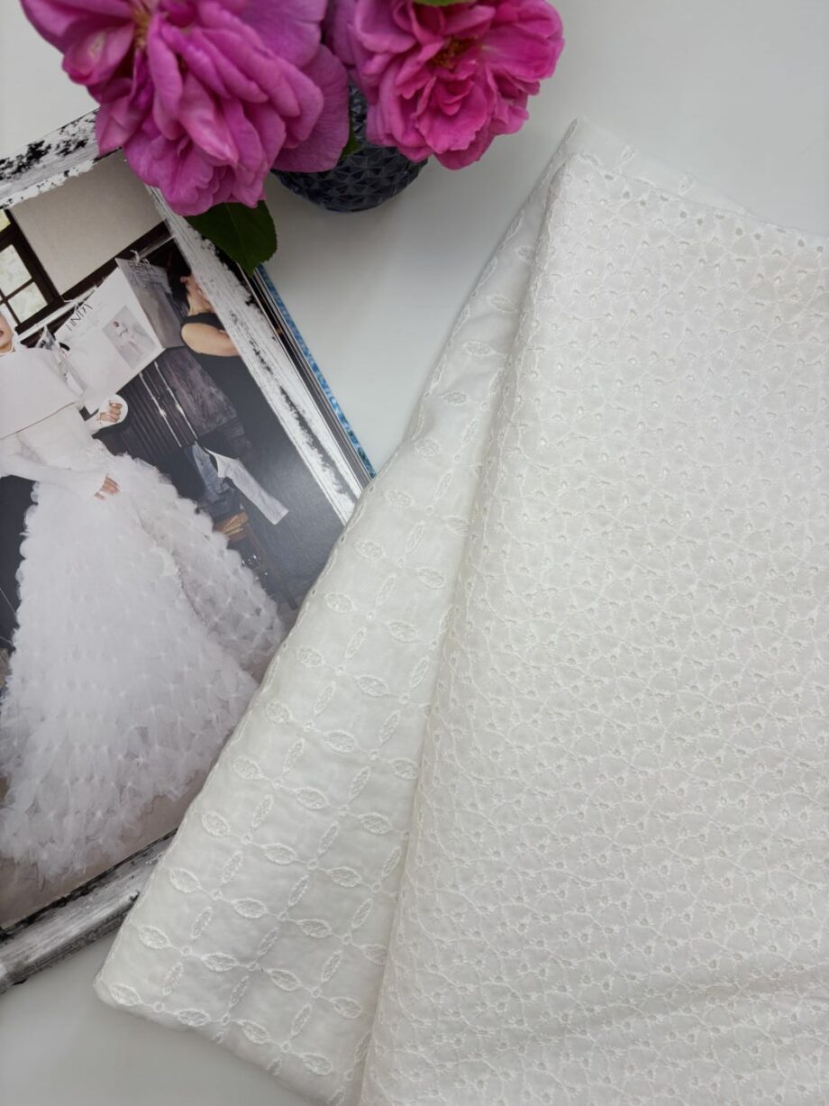 box coupon 3 mètres broderies anglaise white chelsea tissus au mètre nuances fabrics